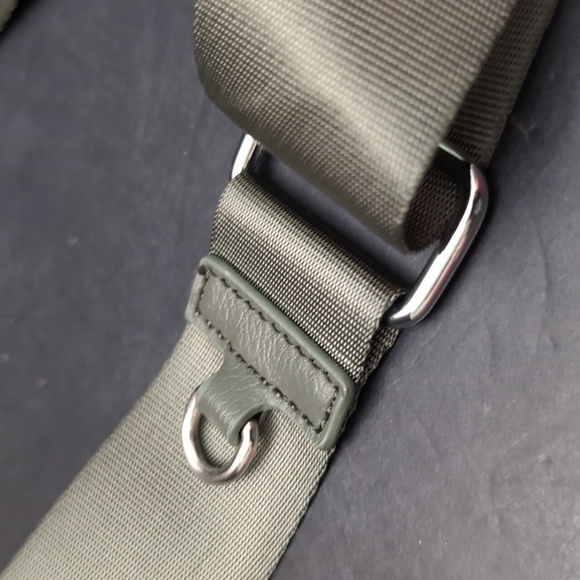 Steve Madden NYC, Women's Green Shimmer, Rhinestone Crossbody/Fanny Pack. - Picture 4 of 11